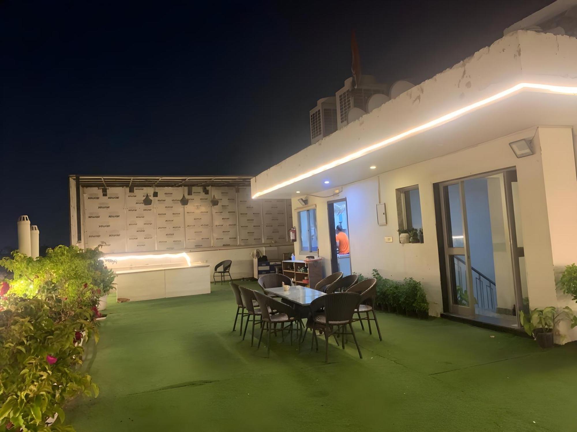 Hotel Aerostar Gold - Opposite Max Healthcare Delhi  Exterior foto